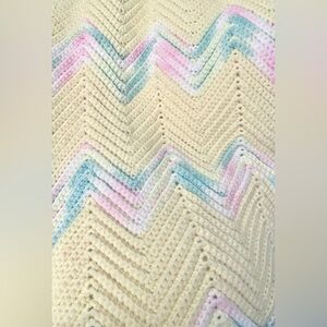 Vintage Handmade Blue Pink Yellow Pastel Zig Zag Chevron Crotchet Afghan Blanket